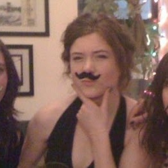 Meet your Posher, Gabrielle - Picture 1 of 1
